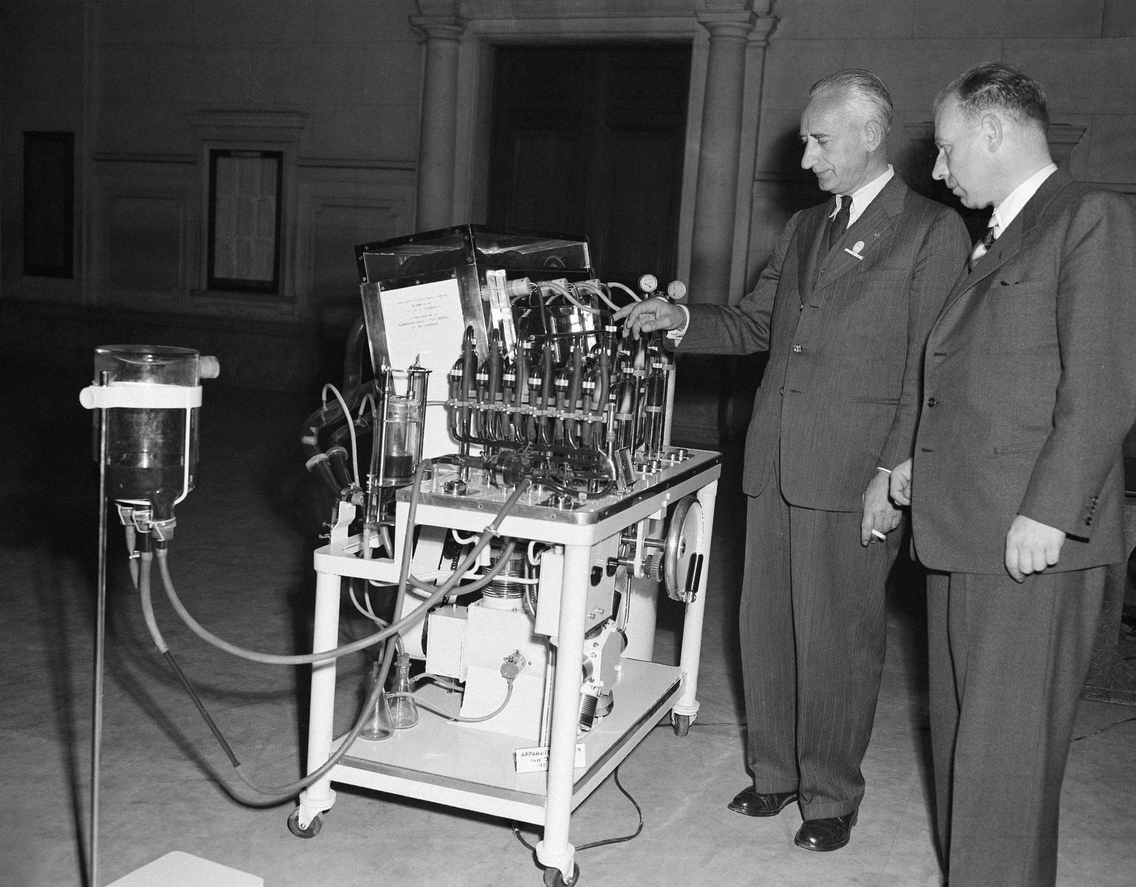 1951: Artificial Hearts